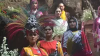 Tatkala Perut Gua Disulap Jadi Catwalk Peragaan Busana Batik