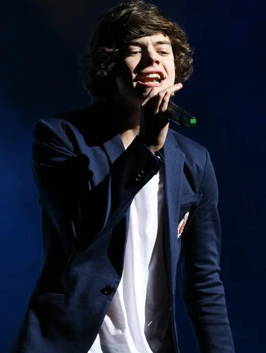 Semua teman-teman di grup One Direction mengucapkan selamat ulang tahun lewat Twitter. Terbukti jika mereka masih memiliki komunikasi yang baik sesama personel, meskipun grup band mereka sudah berpisah. (AFP/Bintang.com)