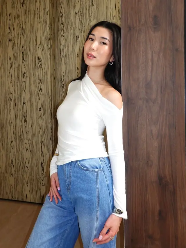 Inspirasi Gaya Smart Casual dari Artis Perempuan (Instagram/@christie)