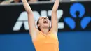 Margarita Gasparyan melakukan selebrasi setelah menang atas petenis asal Kazakhstan Yulia Putintseva pada Australia Open 2016 di Melbourne (20/1/2016). Gasparyan memiliki ciri khas back-hand satu tangan yang sangat kuat. (AFP PHOTO/WILLIAM WEST)