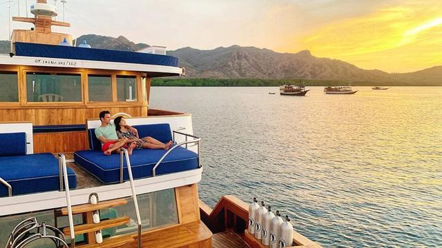 Titi Kamal dan Christian Sugiono