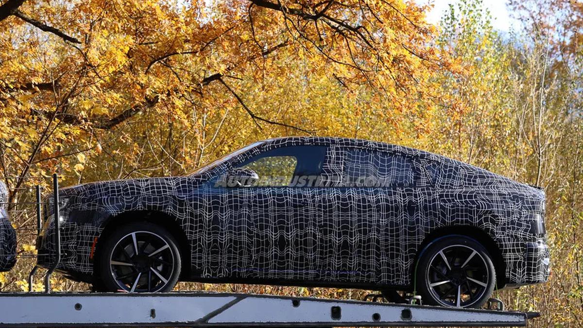 BMW iX4 Tertangkap Kamera, Tanda Awal Lahirnya SUV Coupe Listrik Generasi Baru dari BMW