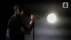Penampilan Tulus saat memeriahkan SoundsFest 2024 hari pertama di Summarecon Mall Bekasi, Sabtu (27/7/2024). (Liputan6.com/Herman Zakharia)