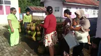 Warga mengantre tabung elpiji 3 kilogram di Desa Janju, Kecamatan Tanah Grogot. (Liputan6.com/istimewa)