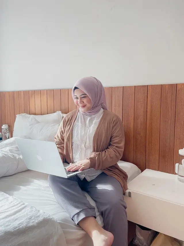 Jelang Melahirkan, Ini 7 Potret Kesha Ratuliu dengan Perut Makin Besar