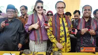 [FOTO] Menteri Kelautan Panen Mutiara di Lombok