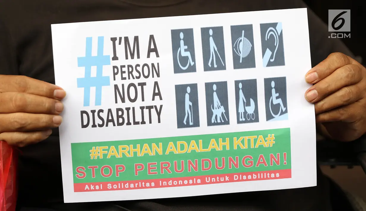 Selembaran dukungan untuk korban bullying atau perundungan di Universitas Gunadarma, Depok, Kamis (20/7). Perwakilan LBH Disabilitas dan Masyarakat Peduli Autis mendatangi Gunadarma untuk memberikan dukungan kepada Farhan. (Liputan6.com/Immanuel Antonius)
