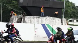 Proyek pembangunan MRT memakan wilayah Patung Pemuda Membangun, Senayan, Jakarta, Kamis (29/5/2014) (Liputan6.com/Faizal Fanani)amis (29/5/2014) (Liputan6.com/Faizal Fanani)