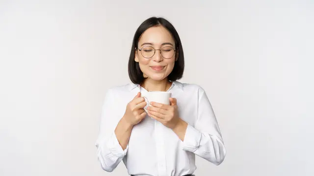 Ilustrasi Wanita Minum Kopi