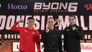 Petarung Mixed Martial Arts (MMA), Ronal Siahaan; CEO Byon Combat, Yoshua Marcellos; dan Putra Abdullah (kiri ke kanan) usai memberi keterangan terkait Byon Combat Showbiz Vol. 6 di Tennis Indoor, Senayan, Jumat (21/11/2025). 12 laga panas yang mencakup boxing, kickstriking, hingga perebutan sabuk ICB International Belt dan dua gelar WBA Asia bakal tersaji pada Byon Combat Showbiz Vol. 6: Indonesia vs Malaysia II. (Bola.com/M Iqbal Ichsan)