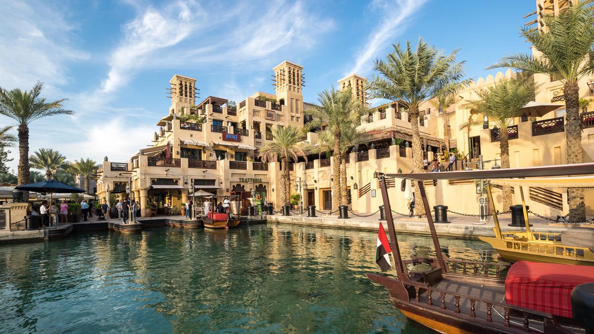 Jelajah Uni Emirat Arab: Tempat Wisata Mewah dan Tips dari BRImo yang Wajib Dicatat