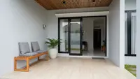 9 Warna Keramik Teras yang Bikin Rumah Terlihat Bersih dan Mudah Dirawat, Tampak Elegan