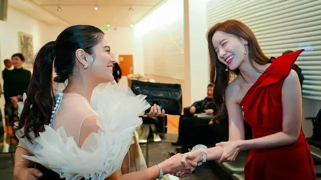 Potret Dian Sastrowardoyo Bareng Yoona SNSD