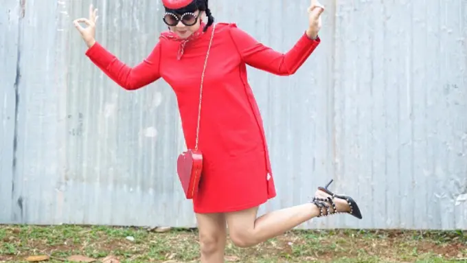 Style Diana Rikasari yang Nyentrik Namun Tetap Asik