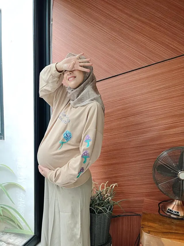7 Potret Perjalanan Kehamilan Fanny Fabriana, Lahirkan Anak Keempat