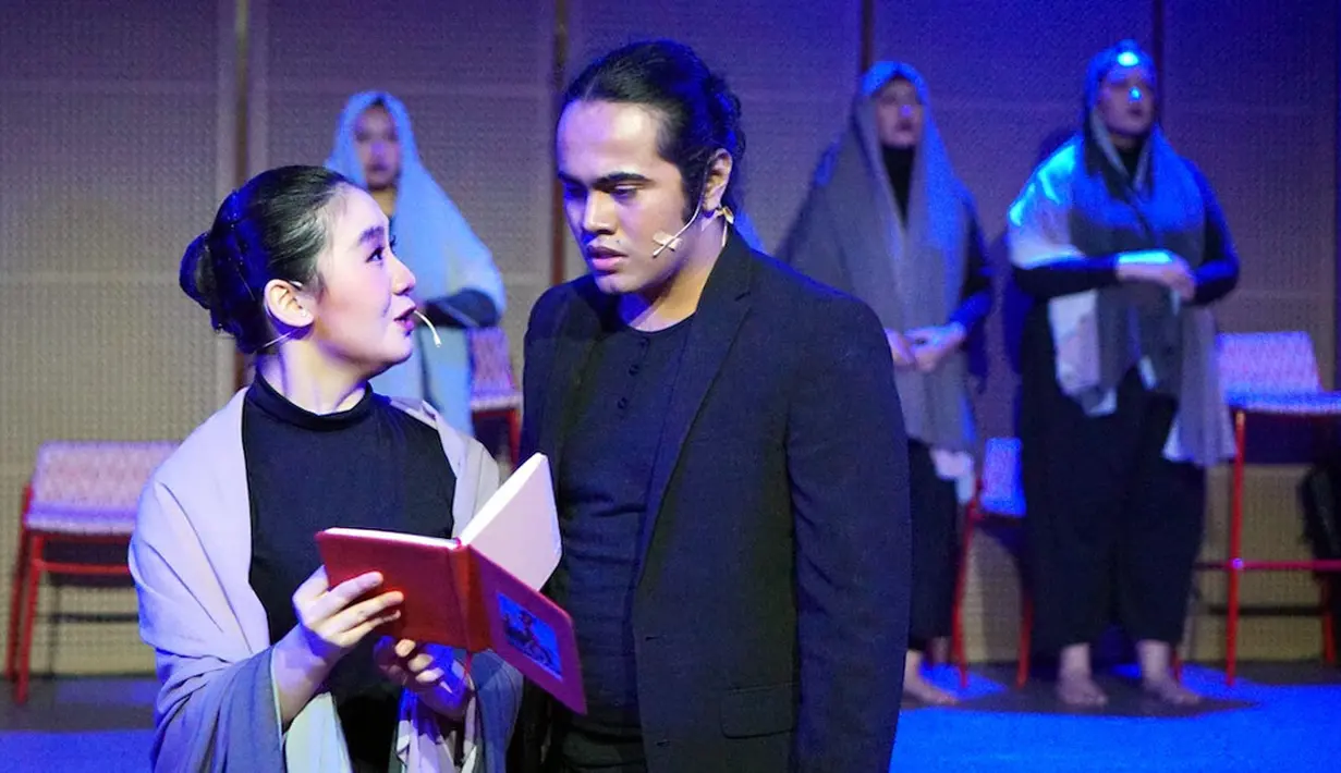 11 yang terpilih dari 98 peserta yang mengikuti program, menghadirkan pertunjukan Fragmen Musikal Nurbaya kurang lebih 60 menit. Kemasan jadi lebih segar dan menarik dengan elemen cerita romansa, serta intrik-intrik yang dikemas secara modern dengan musik yang menarik. [Foto: Dok. Galeri Indonesia Kaya]