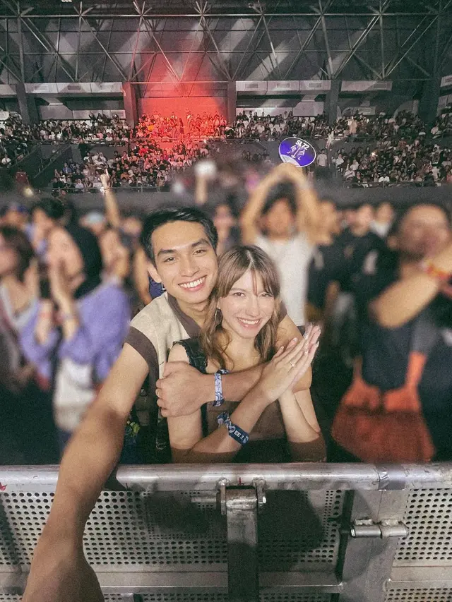 Akhirnya Dilamar, 8 Gaya Bucin Serasi Casandra Lee dan Ryuken Lie Saat Concert Date hingga Kondangan