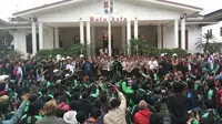 Mediasi antara sopir angkot dan ojek online di Balai Kota Bogor, Rabu (22/3/2017). (Liputan6.com/Achmad Sudarno)