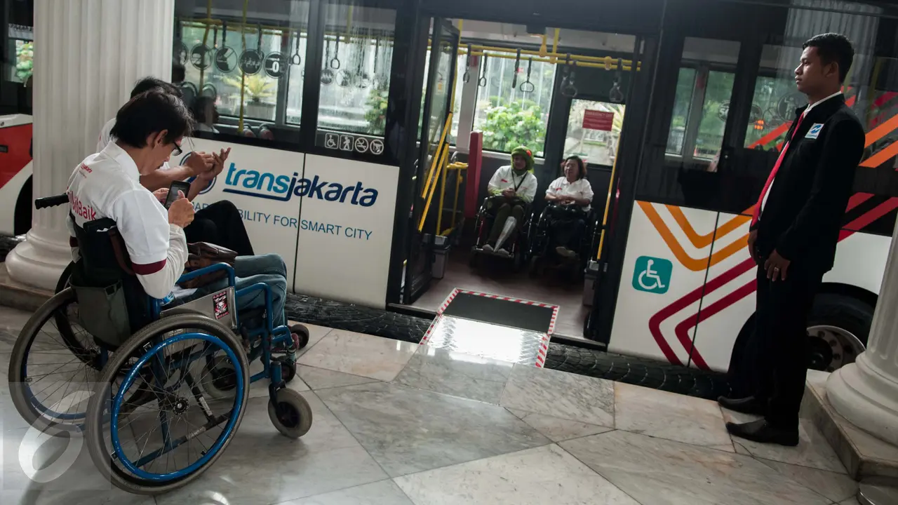 Transjakarta Luncurkan Bus untuk Warga Kebutuhan Khusus-Disabilitas-TJ Care- Jakarta-20170417