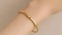 10 Model Gelang Emas Bangle Kekinian 2025 untuk Tangan Kecil, Tampil Elegan dan Modis
