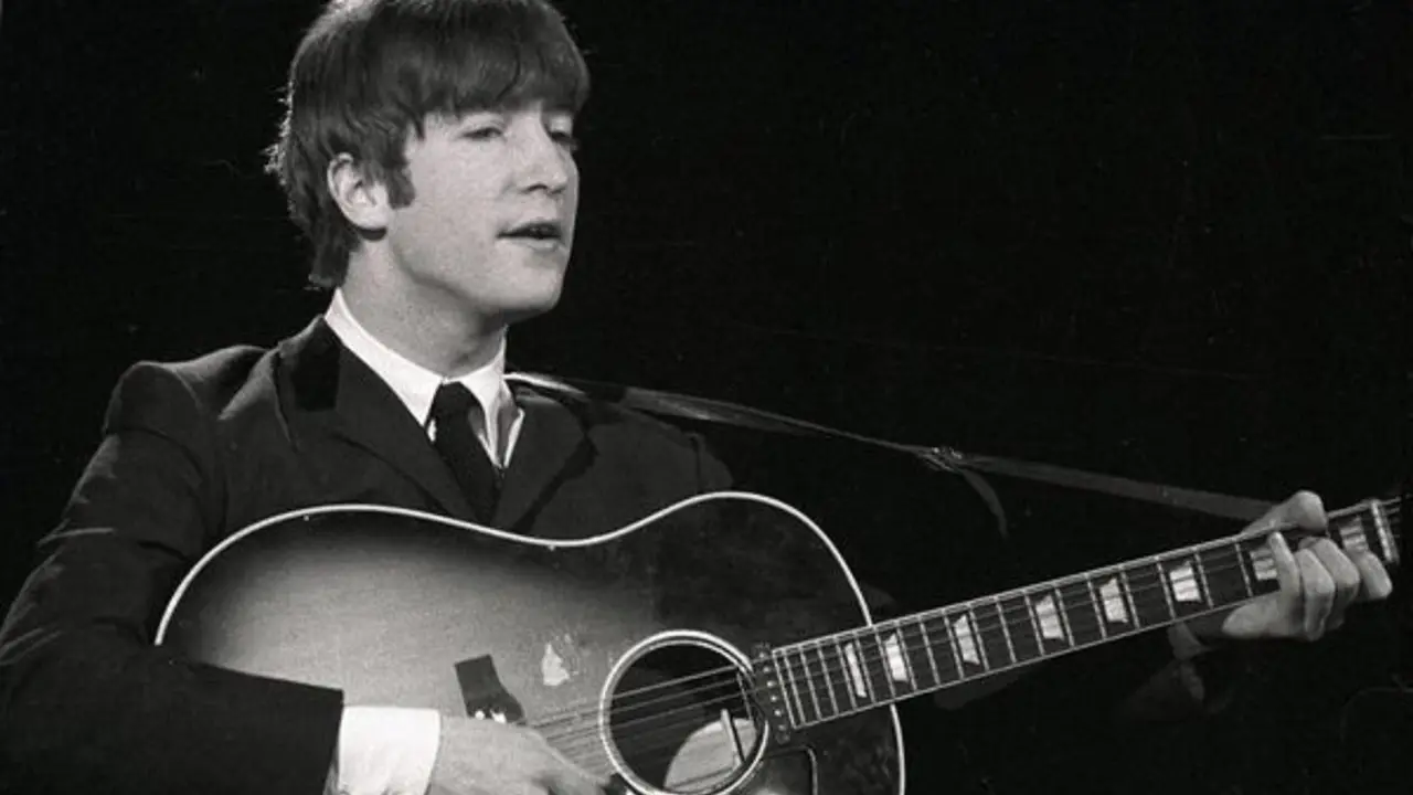 Gitar Gibson J-160E milik John Lennon.