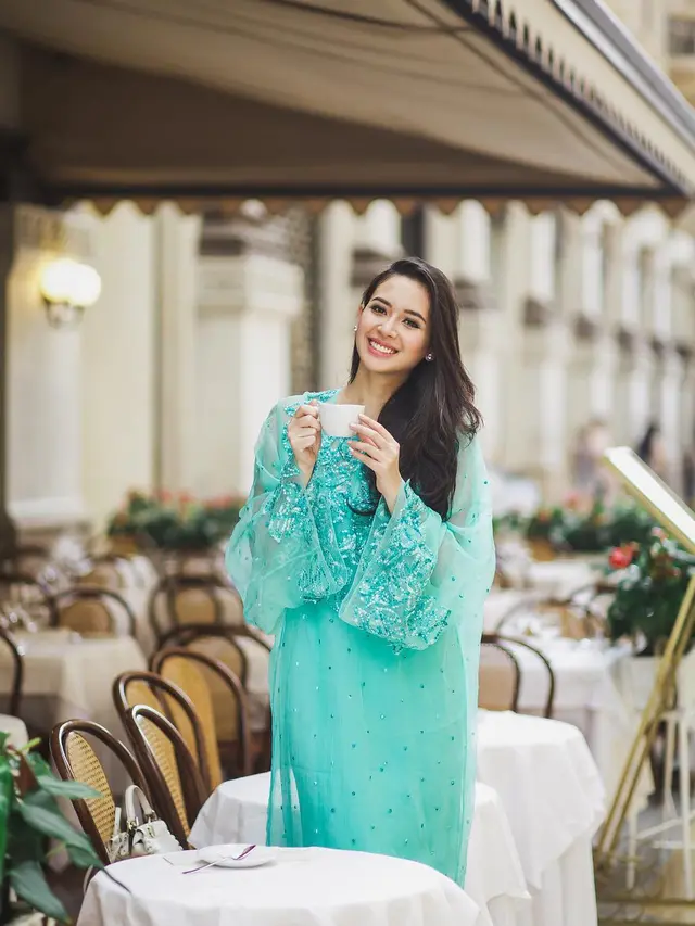 Inspirasi Outfit Warna Hijau Ala Elvira Devinamira/Instagram @elviraelph