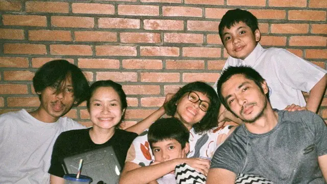 [Fimela] Abimana Aryasatya dan Inong Ayu