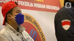 Calon Pekerja Migran Indonesia (CPMI) dihadirkan di Gedung BP2MI, Jakarta, Senin (15/3/2021). Ada sembilan orang calon pekerja migran Indonesia atas nama Agustin, Novi Eka Santi, Namin, Lenni, Yayan Hidayat, Ansoridin, Moh Angsori, Moh Taufik Nasikin dan Diki Kurniawan. (Liputan6.com/Faizal Fanani)