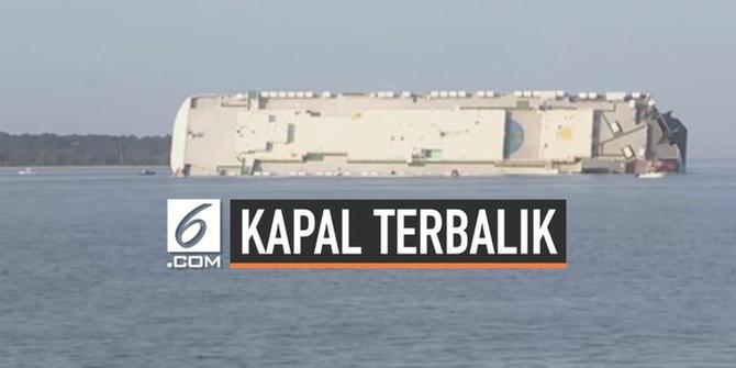 VIDEO: Kapal Kargo Terbalik, 4 Orang Belum Ditemukan