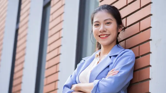 bahagia tersenyum bekerja karier mandiri