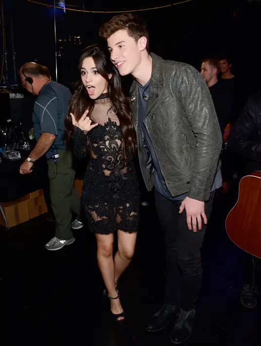 Shawn Mendes kerap di gosipkan dekat dengan salah satu anggota grup vokal Fifth Harmony, yakni Camila Cabello. (AFP/Bintang.com)