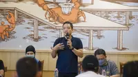 CEO PSIS Semarang, Yoyok Sukawi memimpin sarasehan dengan para suporter, Sabtu (25/7/2020). (Ofisial PSIS Semarang)