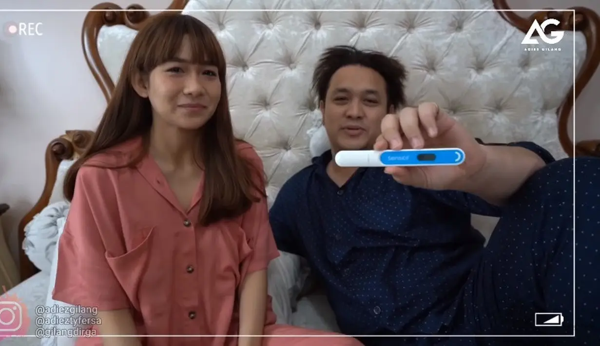 Gilang Dirga dan Adiesty Ferza (Sumber: YouTube/Adiez Gilang)