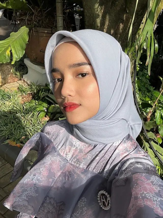 Fuji Pakai Hijab