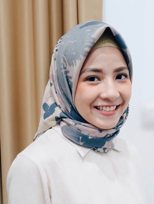 Ditemui di Grand Ballroom Kepinski, Jakarta Pusat, Rabu (12/7/2017), Natasha bercerita soal perannya menjadi ibu rumah tangga. Ia punya cara sendiri agar memenuhi kebutuhannya tak terkesan ribet. (Instagram/natasharizkynew)