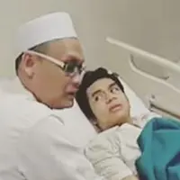 Kabar duka datang dari guru spiritual almarhum Olga Syahputra, Habib Salim Alatas atau yang lebih dikenal dengan Habib Selon telah meninggal dunia pada hari Senin (28/12/2015) sekitar pukul 05.00 WIB. (via instagram/@inilusy)