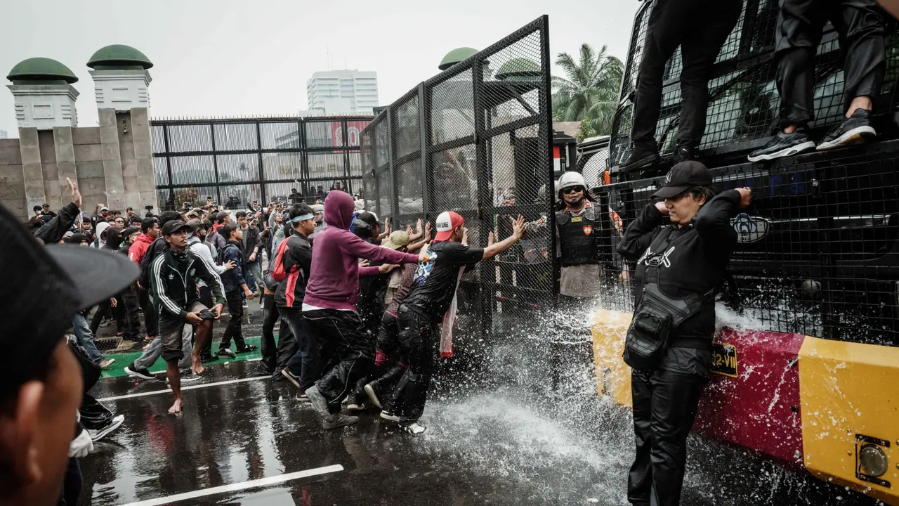 Unjuk Rasa 25 Agustus 2025 di Depan Gedung DPR Berakhir Ricuh