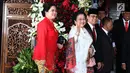 Presiden ke-5 RI Megawati Soekarno Putri bersama Menteri Koordinator PMK Puan Maharani menghadiri sidang tahunan MPR 2017 di Kompleks Parlemen Senayan, Jakarta, Rabu (16/8). (Liputan6.com/Angga Yuniar)
