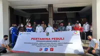 Pertamina Serahkan Bantuan Satu Unit Ambulans Kepada Pemkab Tuban Tangani Covid-19