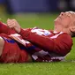 Striker Atletico Madrid Fernando Torres pingsan saat timnya menghadapi Deportivo La Coruna pada laga La Liga di Stadion Riazor. (AFP/Miguel Riopa)