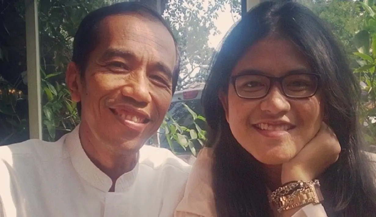 Sebelum menikah dengan Bobby Nasution, Kahiyang Ayu sering unggah foto bareng ayah tercintanya di Instagram. Melihat foto Jokowi bareng anak perempuannya ini, memperlihatkan sisi lain Presiden ke-7 Indonesia ini yang penuh kasih sayang kepada anak dan keluarganya. Meski sibuk dengan tugasnya, Jokowi tentunya akan meluangkan waktu untuk keluarga. (Liputan6.com/IG/@ayanggkahiyang)