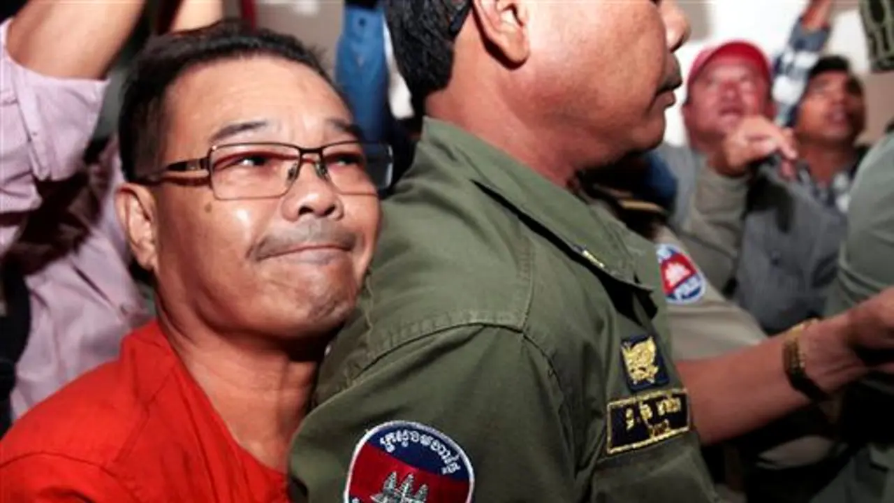 Gara-gara Status Facebook, Senator Kamboja Terancam 10 Tahun