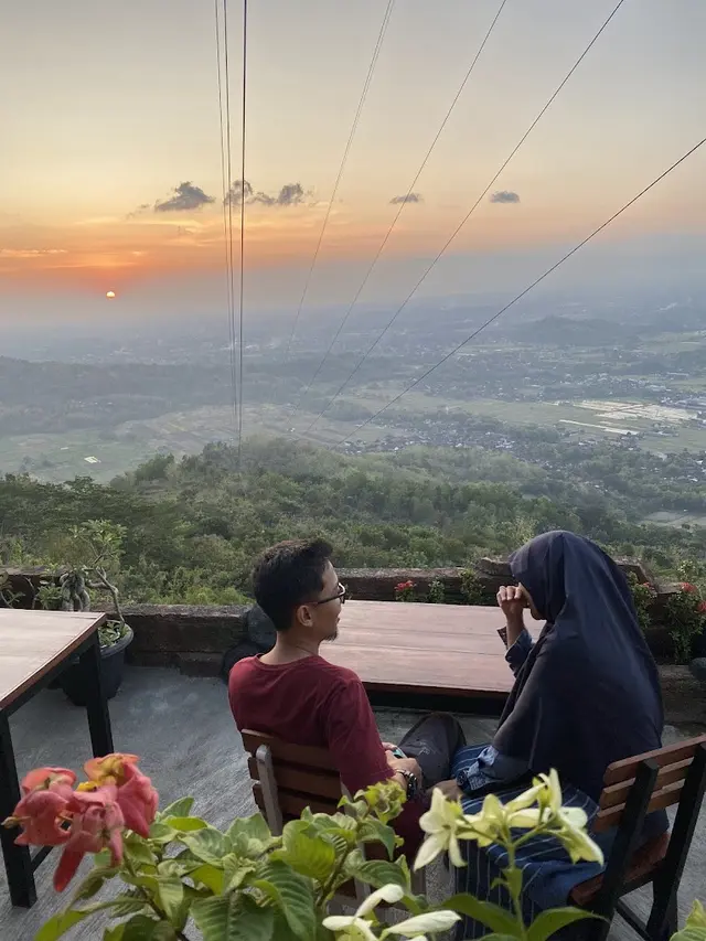 Rekomendasi Tempat Makan Dekat HeHa Sky View