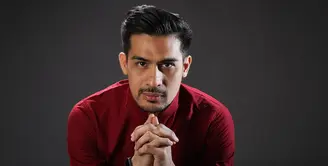 Salah satu pemeran dalam film Bukan Cinta Malaikat, Ashraf Muslim pemeran Adam. Bagi Ashraf, film ini merupakan keduanya sepanjang kariernya selama di Indonesia. (Bambang E. Ros/Bintang.com)