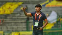 Pelatih Persegres Gresik United, Eduard Tjong mengakui gagal membawa timnya berprestasi di TSC 2016. (Bola.com/Fahrizal Arnas)
