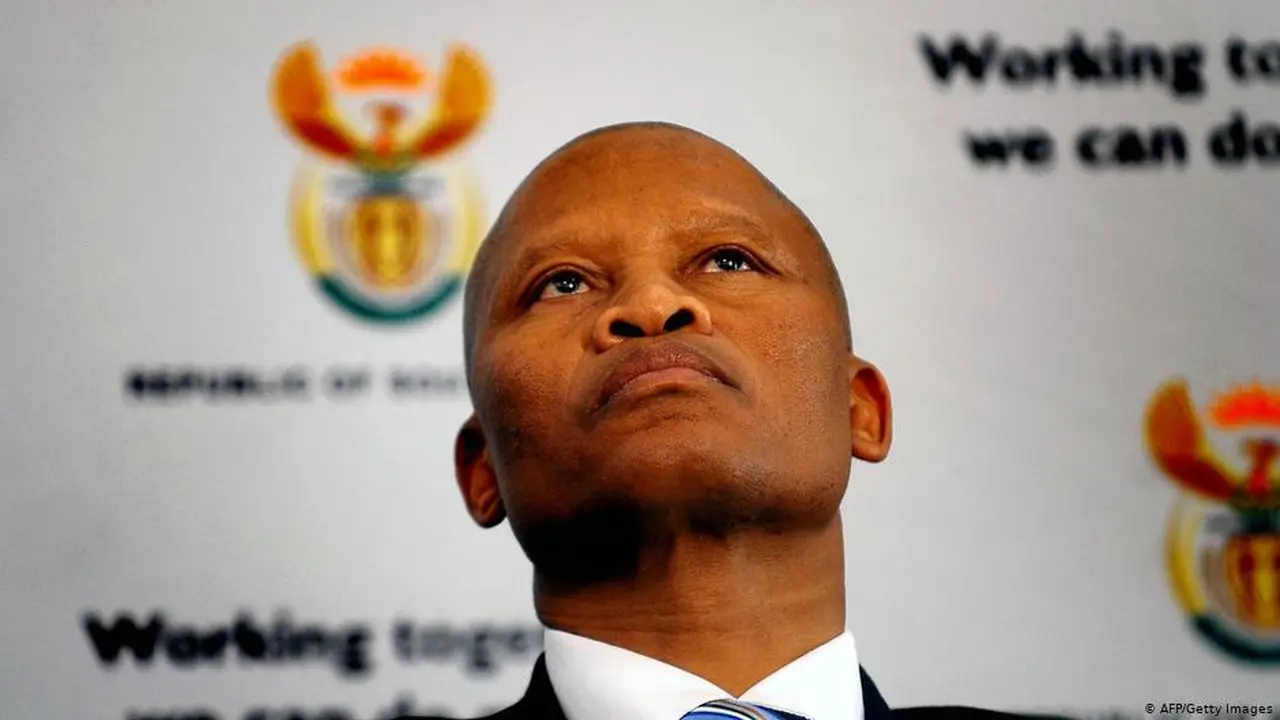 Ketua Mahkamah Agung Afrika Selatan, Mogoeng Mogoeng yang menyebut vaksin COVID-19 agenda setan. (AFP)