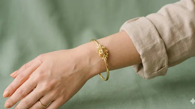 Model Gelang Emas Elegan Motif Bunga Kecil Tanpa Batu. Gemini