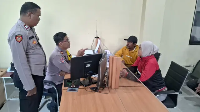 Ketika Pengguna Jalan Melawan Debt Collector Tarik Paksa Kendaraan Milik Seorang Ibu di Depok