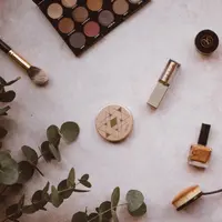 ilustrasi makeup | unsplash.com/@anniespratt