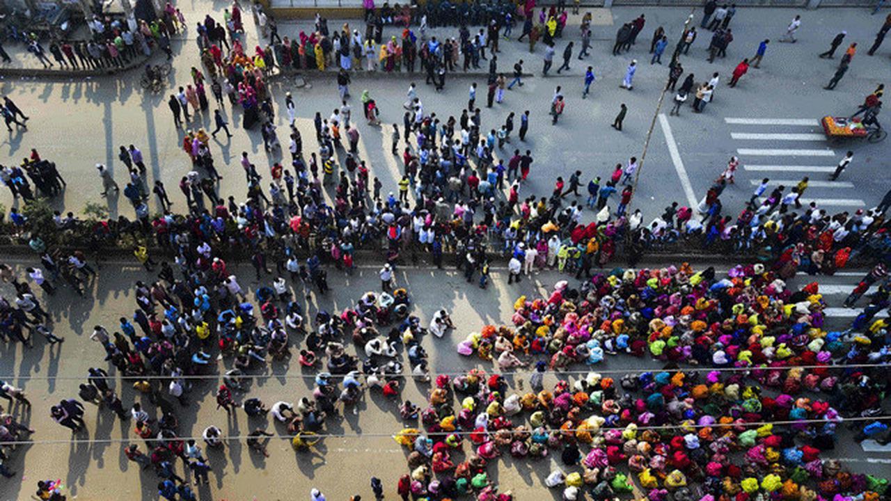 Pekerja garmen berdemonstrasi di Bangladesh (AFP Photo)
